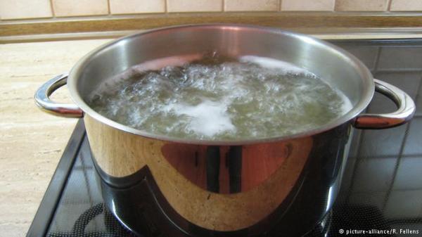 شرب الماء الساخن يساعد على فقدان الوزن