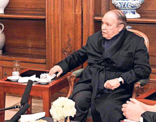 بالفيديو: بوتفليقة متواجد في مستشفى بفرنسا