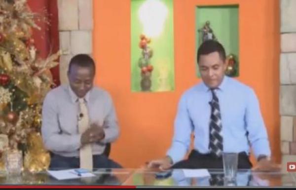 بالفيديو: "شبح" يتلاعب بأعصاب مذيع على الهواء مباشرة