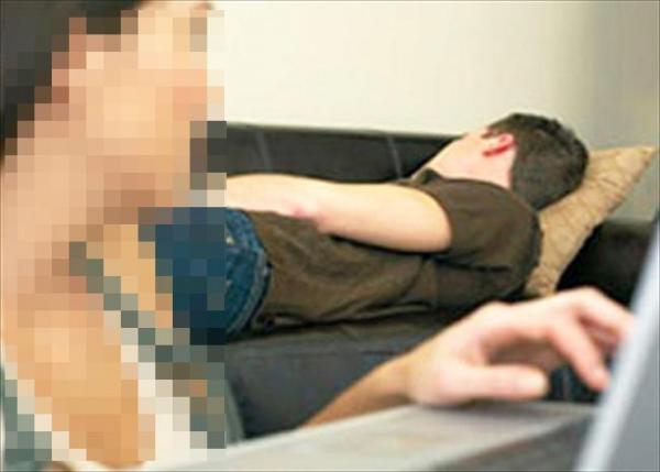 أمن طنجة يضبط سيدة متزوجة ولها 3 أبناء تخون زوجها رفقة مراهق