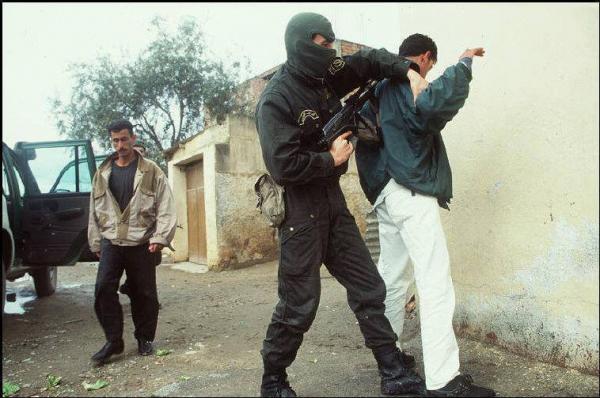 فيصل القاسم: في التسعينات وصلت موانئ الجزائر حاويات مليئة باللّحى لبِسها رجالُ الأمن لتنفيذ عمليات قذرة