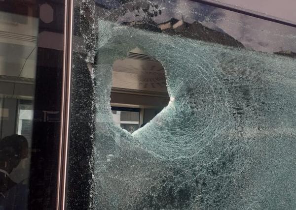 إصابة شخص بجروح خطيرة بعد رشقه بالحجارة داخل طرامواي الدار البيضاء والشركة تُوضح