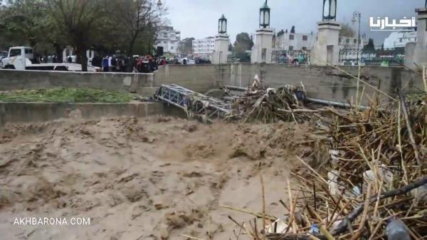 ارتفاع مستوى واد مارتيل يهدد مدخل مدينة تطوان بالغرق والمياه تغمر الكورنيش الجديد