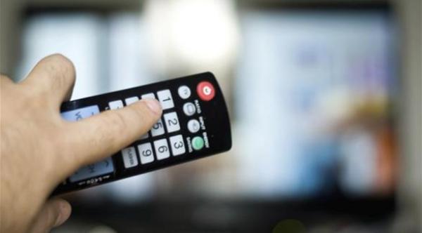 لهذه الأسباب لا تشاهد نشرة الأخبار مع أطفالك