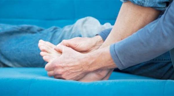 كيف يحمي مريض السكري قدميه؟