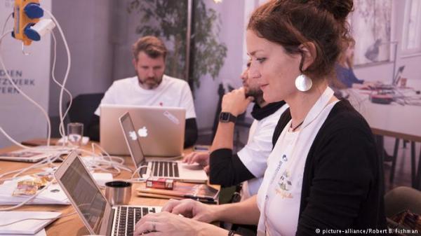 دراسة ألمانية: العمل خارج جدران المكتب يزيد الشعور بالرضا ولكن!