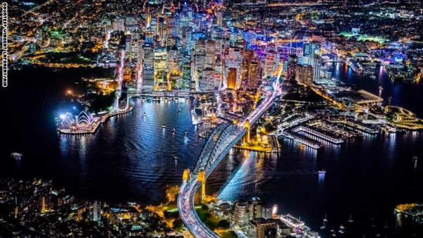 بالصور.. مدن العالم تتألق من ارتفاع 12 ألف قدم