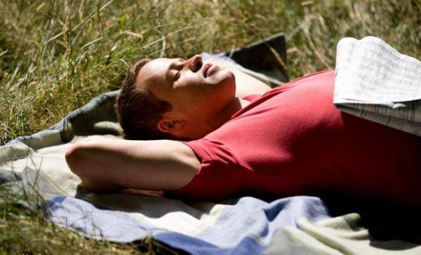 دراسة: الرجال عاطفيون أكثر من النساء