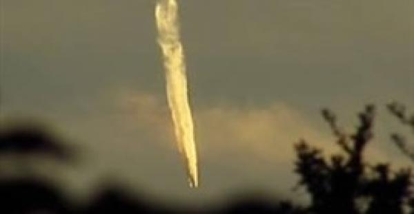 بالفيديو.. سقوط جسم غريب يثير القلق في لويزيانا الأمريكية