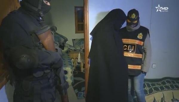 لحظة القبض على فتاة داعشية بتارودانت و ردة فعل ساكنة حيها