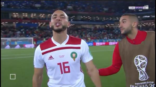 نجوم المنتخب المغربي يهاجمون "تقنية الفيديو" ..وأمرابط يفضح "الفيفا" أمام العالم ويشعل مواقع التواصل