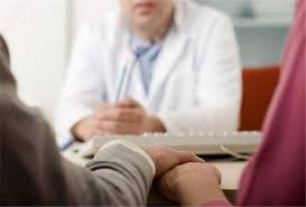 طبيب مختص في علاج العقم مُتهم بأنه أب لـ200 طفل!