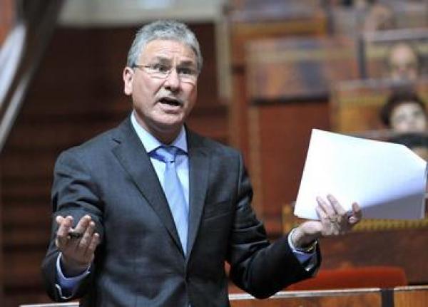 حملة مليون توقيع ضد ما وصف بـ"توجهات تجارية" لوزير الصحة