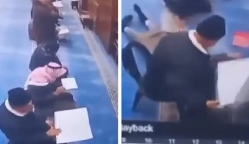 لحظة وفاة رجل وهو يقرأ القرآن في أول أيام رمضان داخل مسجد
