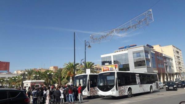 شل حركة النقل الحضري بوجدة والأمن يدخل على الخط وهذا ما وقع(فيديو)