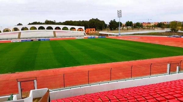 فريق مغربي يذبح "عتروس" أسود بالملعب لطرد النحس !