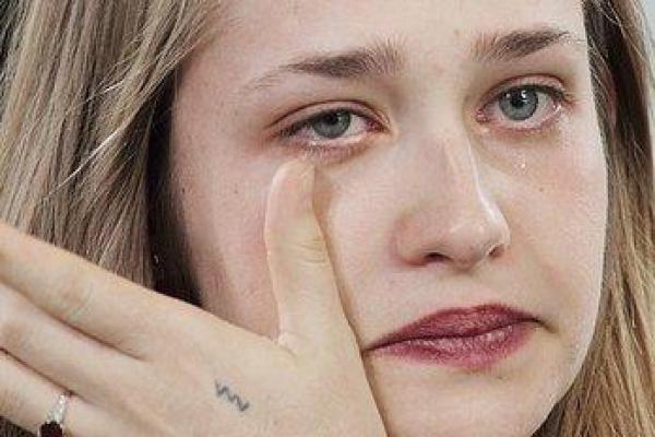 البكاء يقلل فرص الإصابة بالعمى