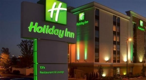 عوض دار المسنين.. رجل يخطط الإقامة في فندق فاخر بعد التقاعد