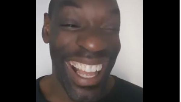 بالفيديو: ملاكم عالمي يسخر من بدر هاري بعد الهزيمة