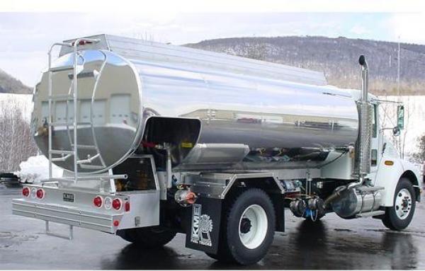 عاجل : حريق يشب في شاحنة محملة بالفيول بالطريق السيار مراكش أكادير