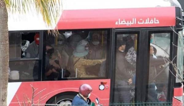 "ألزا البيضاء" تخرج عن صمتها بخصوص صورة الازدحام داخل إحدى حافلاتها