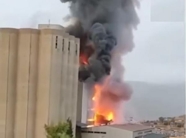 حريق مهول  في مطاحن الأوراس في ولاية باتنة الجزائرية