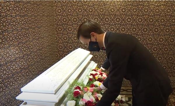 الوفد الأمريكي-الإسرائيلي  يزور ضريح محمد الخامس بالرباط