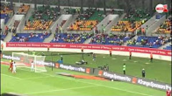 أجواء ملعب أوييم ودخول الجمهور المغربي لمؤازة "أسود الأطلس"