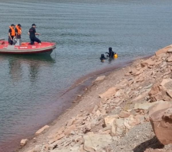 مأساة... فرق الدرك والوقاية تُواصل البحث عن الغريق البيضاوي وعائلته تنتظر بعين المكان انتشال الجثة "فيديو"