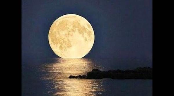 القمر يصل إلى أقرب نقطة من الأرض لم يصلها منذ عام 1948