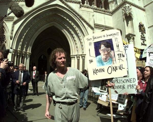 يمضي 18 عاماً في السجن على جريمة قتل لم يرتكبها