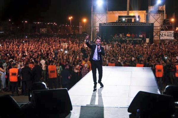 بالفيديو : " رشيد شو " يواصل تألقه و هذه المرة من خلال منصة مهرجان الضحك بمراكش