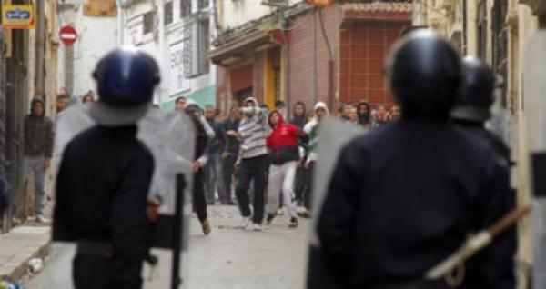 اصابة سبعة شرطيين بجروح في تظاهرة محظورة في الجزائر