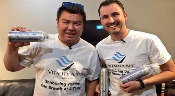  كنديان يبيعان الهواء النقي في عبوات للمدن الملوثة (أوديتي سنترال) 