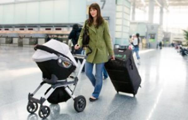 نمساوية تخفي الكوكايين تحت رضيعها في عربة الأطفال