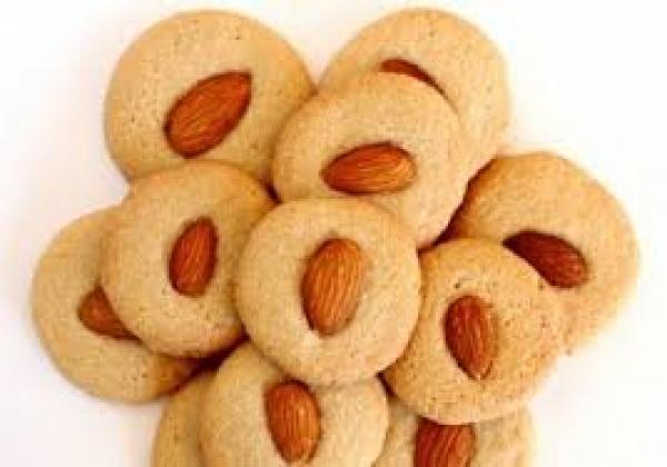 بسكويت باللوز بطريقة مغايرة