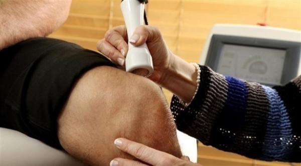 هل يعالج الليزر آلام الركبة؟