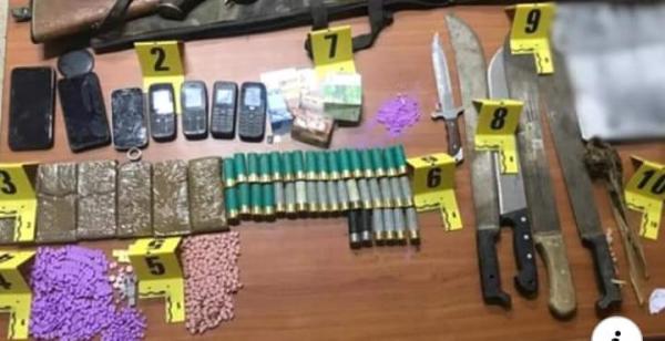 توقيف 3 أشخاص بالعيون بتهم ثقيلة: حيازة أسلحة نارية، محاولة القتل العمد وتجارة المخدرات...