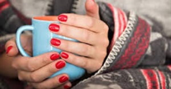 7 نصائح للتغلب على برودة اليدين والقدمين في الشتاء