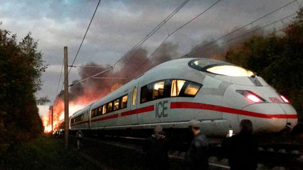 لقطات تحبس الأنفاس من احتراق قطار سريع في ألمانيا! (فيديو)