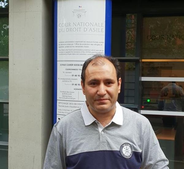 الصحافي السابق في القناة الأولى "محمد راضي الليلي" يطعن المغاربة ويحصل على اللجوء السياسي بفرنسا