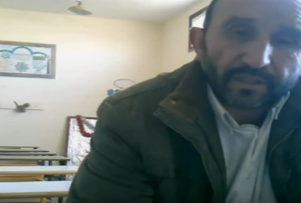 أستاذ يعتذر من تلامذته بعد رسوبه في الإمتحان المهني