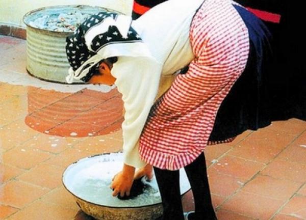 احتجاز ست خادمات مغربيات بإحدى دول الخليج