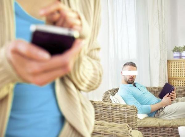 خيانة زوجية "عن بعد".. هكذا اكتشف زوج خيانة زوجته له بعد أن أنجبت منه أربعة أطفال