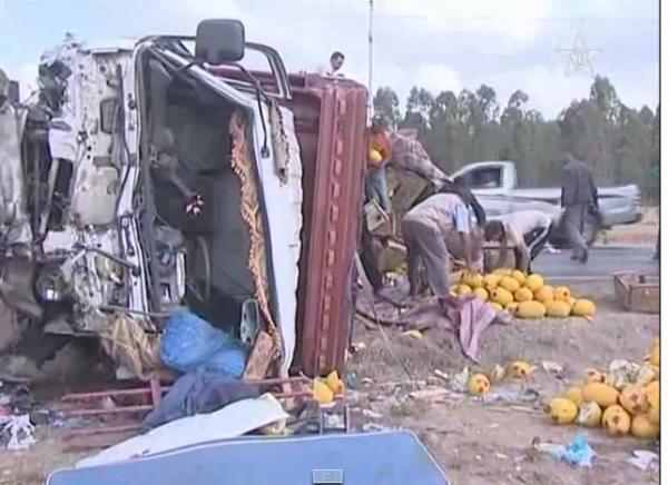 حادثة سير مميتة لشاحنة محملة بالبطيخ بين طريق القنيطرة وفاس