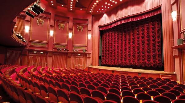 صادم: فنان مسرحي يعرض نفسه لـ "البيع" على الفيسبوك