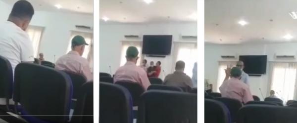 بالفيديو وفي الزمن الكوروني... دورة استثنائية لمجلس جماعي تتحول إلى حلبة ملاكمة استعملت فيها "البونية" والباشا يتدخل ويُنهي النزال!