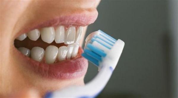 كم مرة يجب أن تنظف أسنانك في اليوم؟