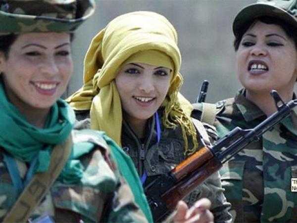 إحدى حارسات القذافي تعترف بإعدام 11 معارضاً للنظام وهي لم تتجاوز 19 ربيعاً 