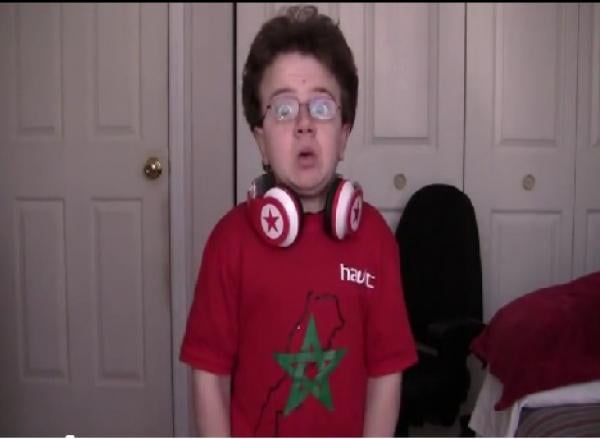 نجم اليوتيوب الأمريكي كاهيل ينقل \"العيون عينيا\" المغربية إلى العالمية (فيديو)